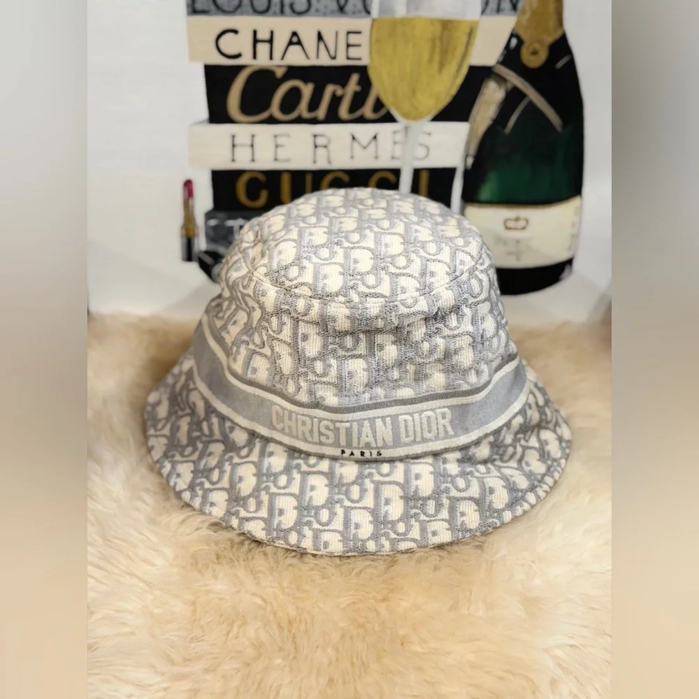 🔥 CHRISTIAN DIOR OBLIQUE BUCKET HAT SIZE 59 LIGHT GRAY w/COA
